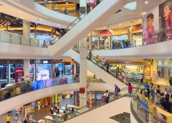 Fluxo de visitas a lojas físicas de shopping center crescem 10% no mês de junho