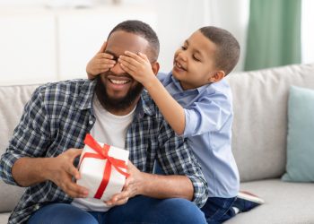Dia dos Pais: 79% dos consumidores planejam comprar presentes com antecedência