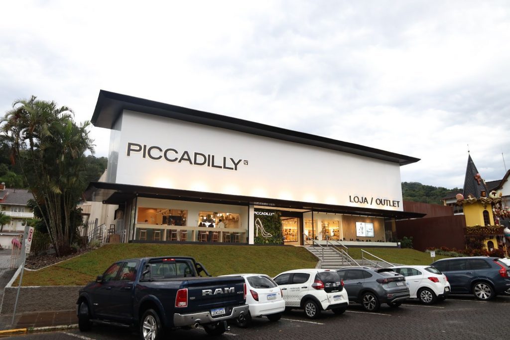 Piccadilly reinaugura sua primeira loja e a transforma em flagship