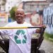 Ambipar anuncia projeto com cooperativa de reciclagem, que prevê catador com triciclo elétrico