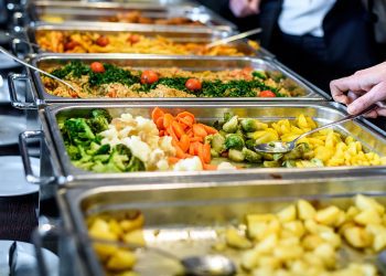 Benefício para alimentação do trabalhador brasileiro dura apenas 10 dias em média