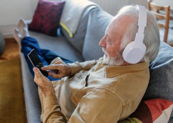 Uso de internet no País cresce mais entre idosos; 86,5% usam a rede todos os dias