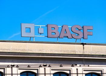 BASF corta estimativas de lucro para o ano, citando incertezas da economia global