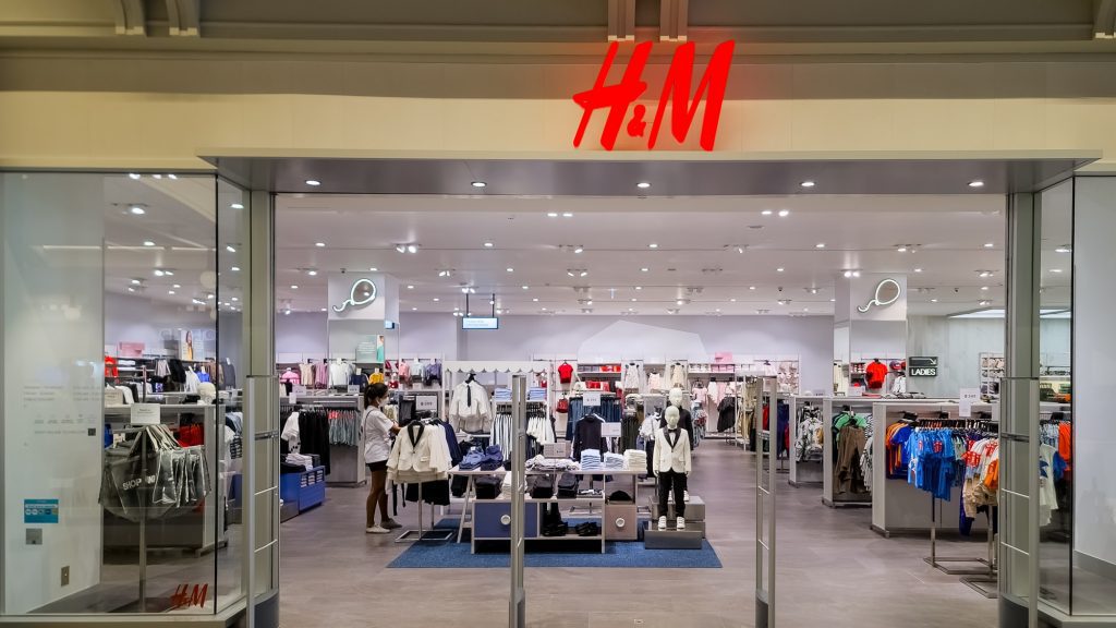 H&M vai abrir primeiras lojas no Brasil no segundo semestre de 2025