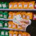 Supermercados e fast fashion lideram segmentos com maior sensibilidade a preços