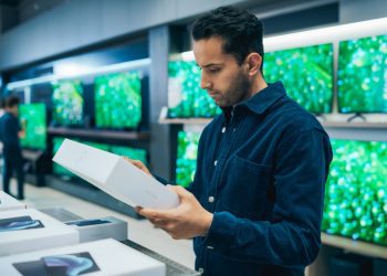 Interesse dos consumidores na Black Friday cresce, mas decisão de compra depende de preços
