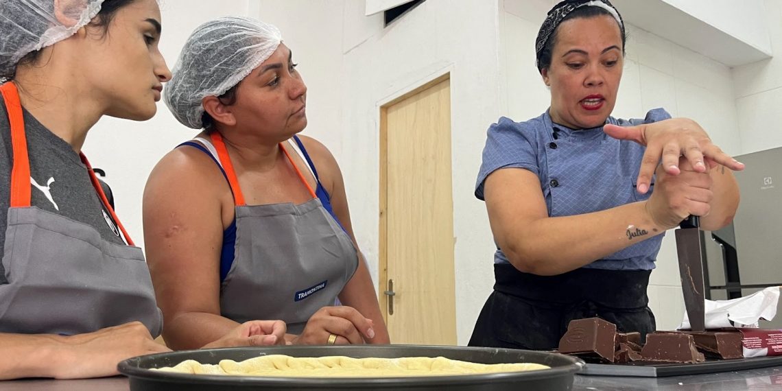 Gerando Falcões e Tramontina realizam curso para formar confeiteiros