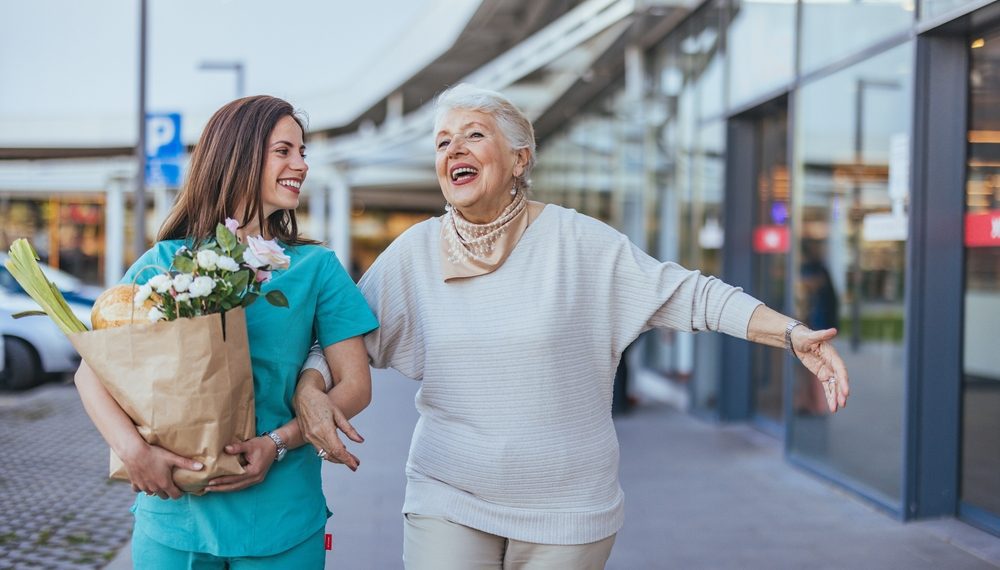 Expectativa de vida ao nascer no Brasil sobe para 76,4 anos em 2023