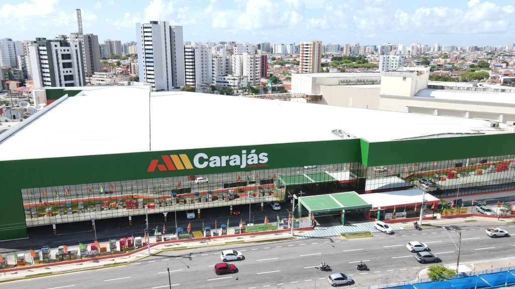 Carajás Home Center implanta pontos de recarga para veículos elétricos em suas unidades