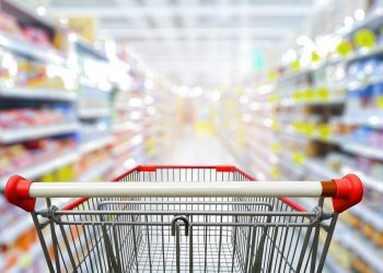 Estímulos federais empurram alta de consumo em supermercados no trimestre