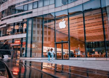 Apple pode se tornar a primeira com valor de US$ 4 trilhões e foco em IA é chave para ir além