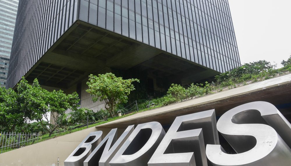 Crédito do BNDES para micro, pequenas e médias empresa sobe 46% no ano