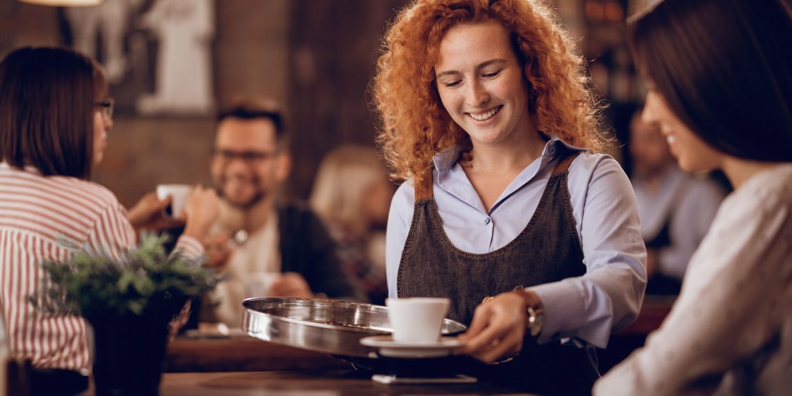 Mulheres correspondem a 49% da força de trabalho no setor de alimentação fora do lar