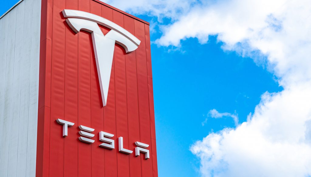 Vendas da Tesla na China voltam a cair no confronto anual de dezembro