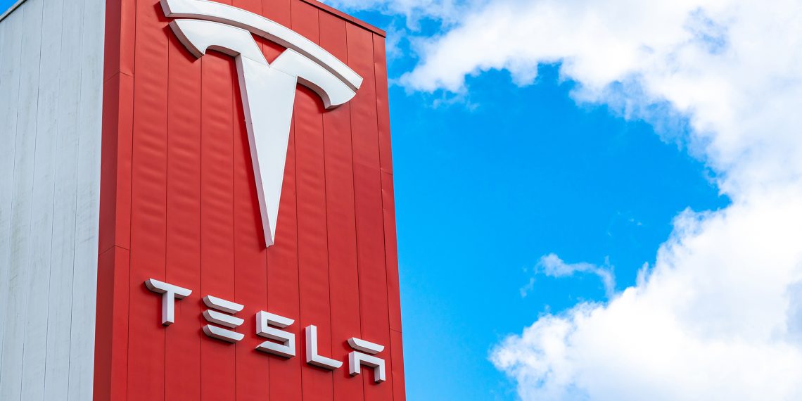 Vendas da Tesla na China voltam a cair no confronto anual de dezembro