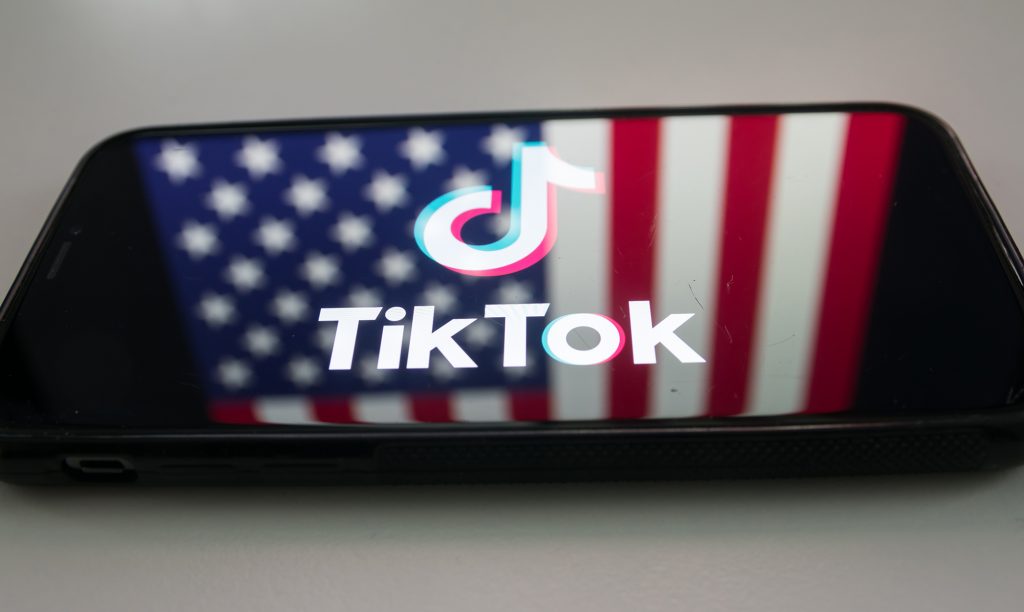 CEO do TikTok agradece ajuda de Trump para tentar reverter proibição nos EUA