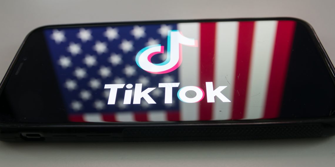 CEO do TikTok agradece ajuda de Trump para tentar reverter proibição nos EUA