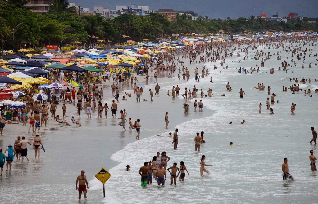 Casos de virose do litoral paulista reforçam preparo de farmácias para momentos de alta demanda