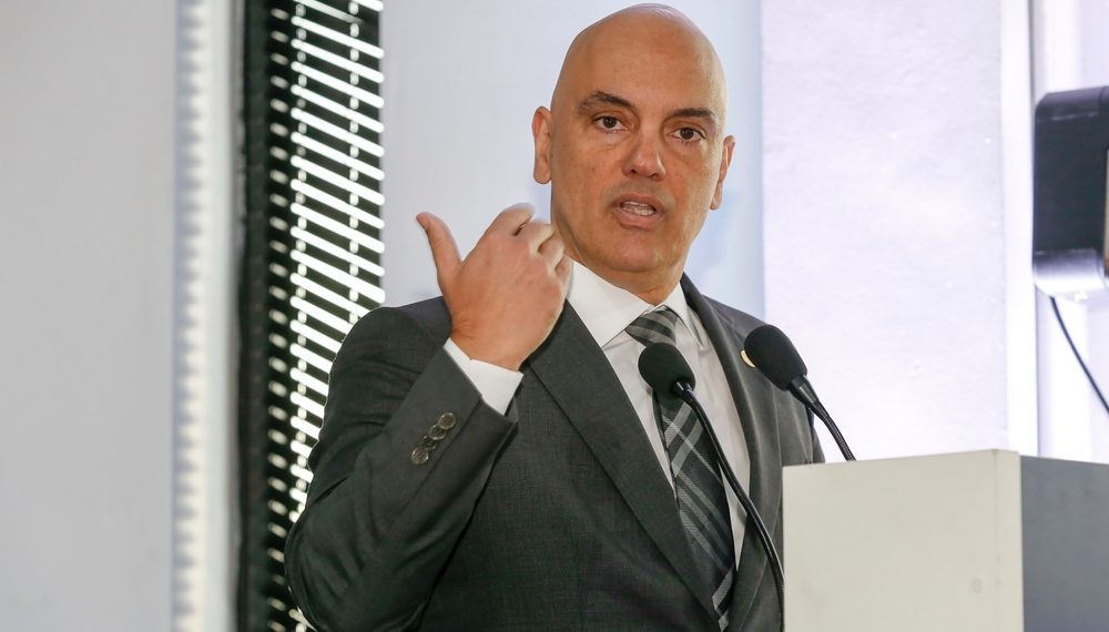 Moraes diz que plataformas continuarão no Brasil se respeitarem a lei