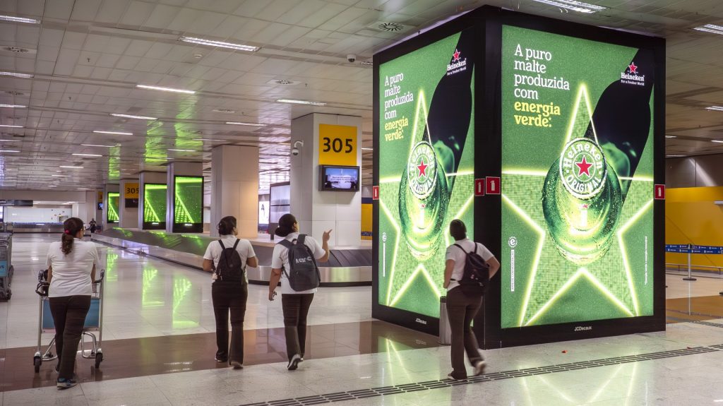 Nove em cada dez pessoas percebem a presença da publicidade nos aeroportos