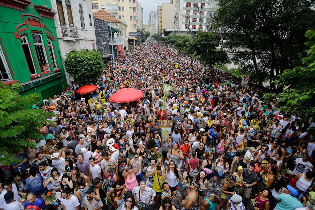 Prefeitura de São Paulo e Ambev promovem capacitação gratuita para ambulantes do Carnaval