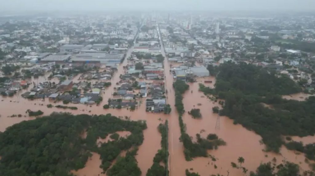 BNDES e governo do RS assinam acordo de cooperação técnica para plano de resiliência climática