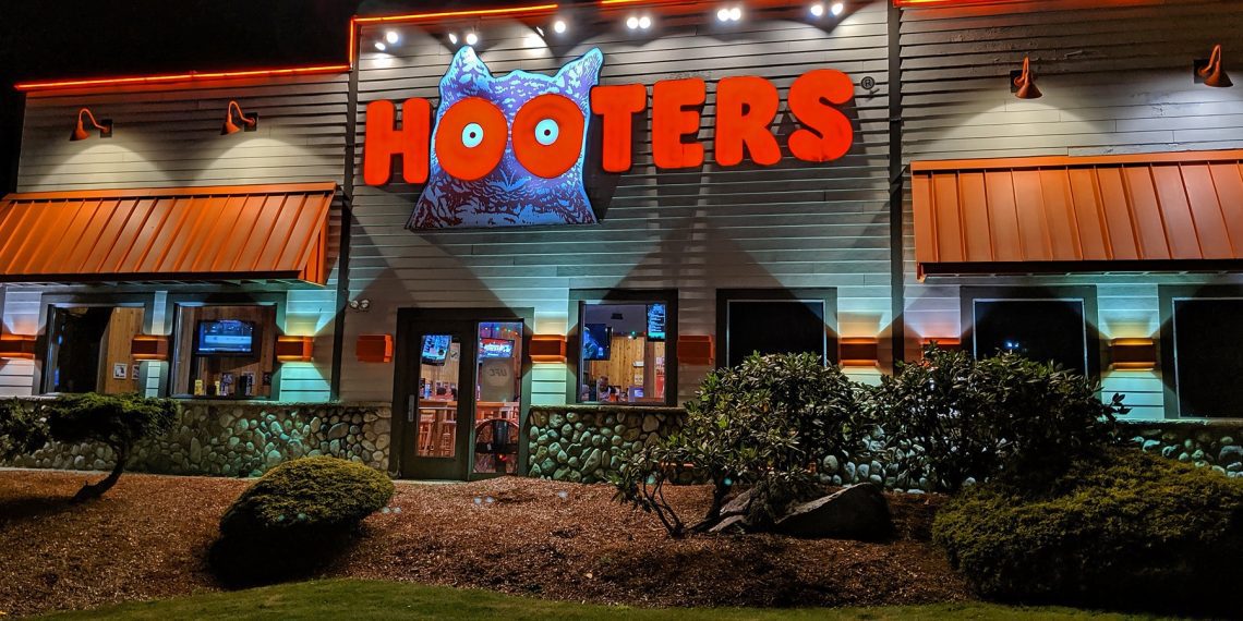 Hooters negocia para entrar com pedido de falência nos próximos meses