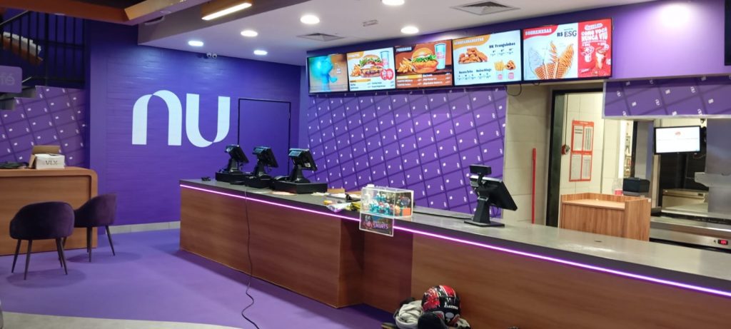 Burger King e Nubank transformam unidade da Av. Paulista na primeira "não agência" da fintech