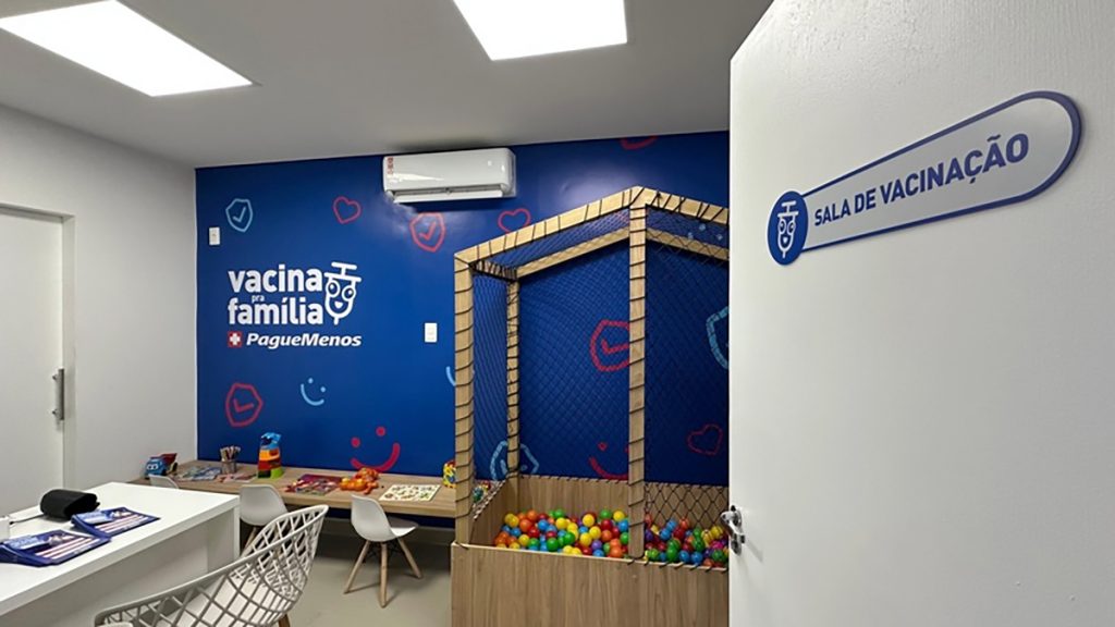 Pague Menos inaugura sala de vacinação infantil mirando atrair consumidores e incentivar imunização