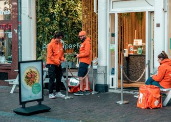 Dono do iFood, Prosus compra Just Eat Takeaway para criar campeão de entregas na Europa