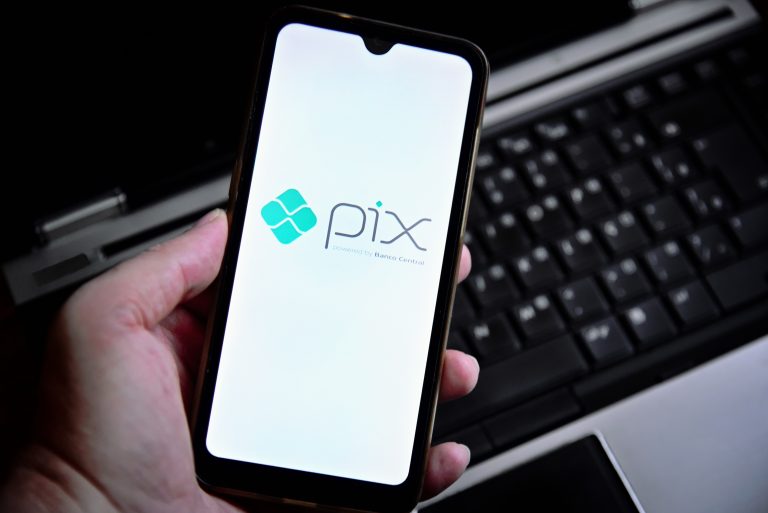 Elo lança pagamento via Pix com autenticação por biometria