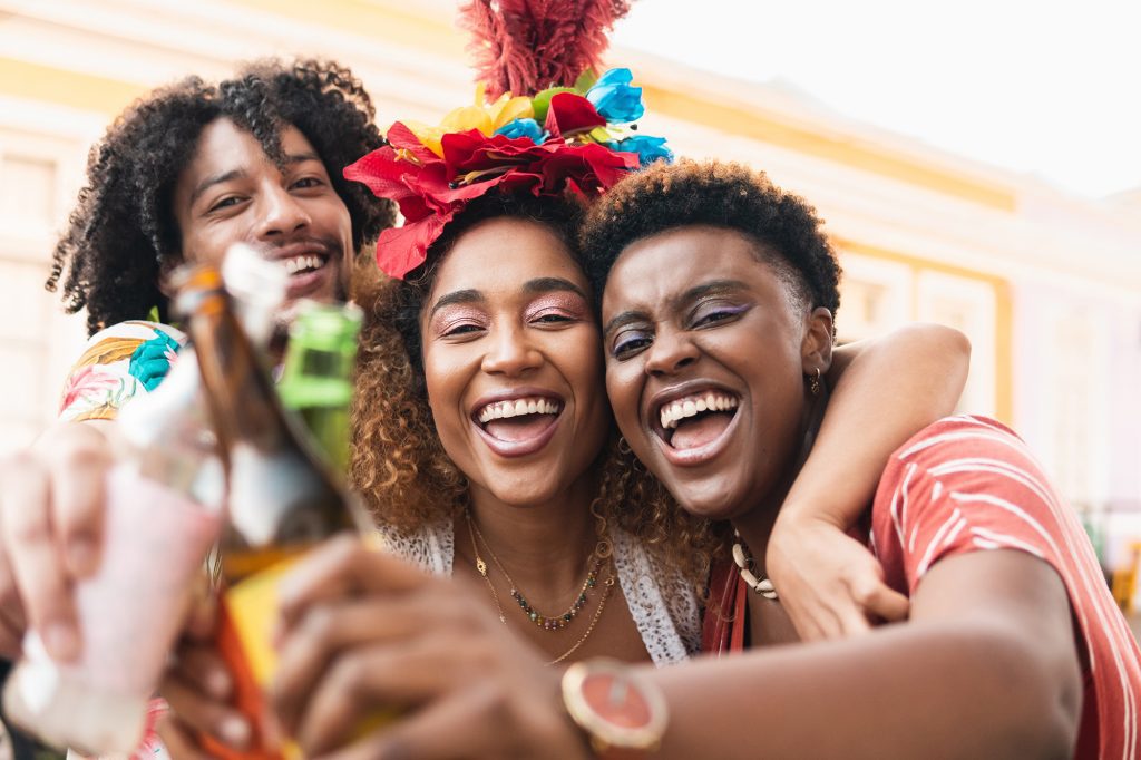 Carnaval impulsiona vendas em bares e restaurantes pelo Brasil