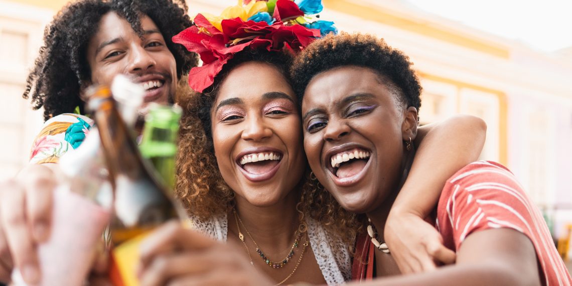 Carnaval impulsiona vendas em bares e restaurantes pelo Brasil