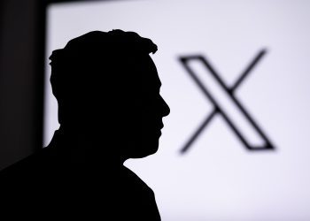 Musk afirma que X está sendo alvo de "enorme" ciberataque: "um país está envolvido", diz