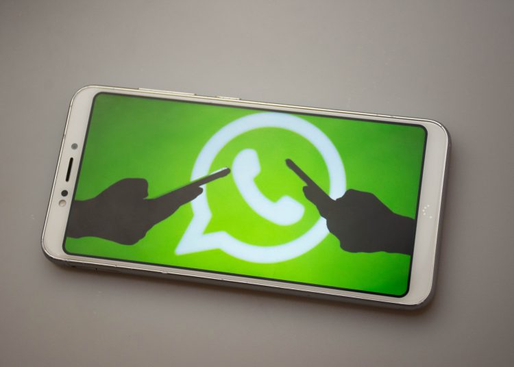 Farmácias, saúde e beleza lideram o uso do WhatsApp para atendimento e vendas no Brasil