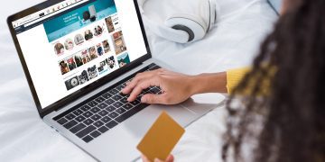Varejo online brasileiro deve alcançar quase US$ 300 bilhões até 2027