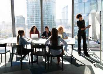 Dia da Mulher: número de mulheres CEOs sobe para 6% no Brasil