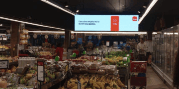 Itaú gera mais de 1 milhão de impactos com campanha de retail media em supermercado