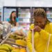 Consumo nos lares brasileiros cresce 1,25% em abril frente a março, mostra Abras