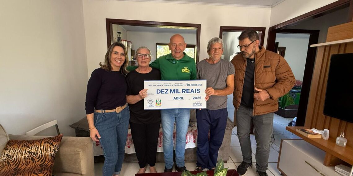 O valor foi possível graças à solidariedade dos clientes da varejista, que, no momento da compra, optaram por doar o troco