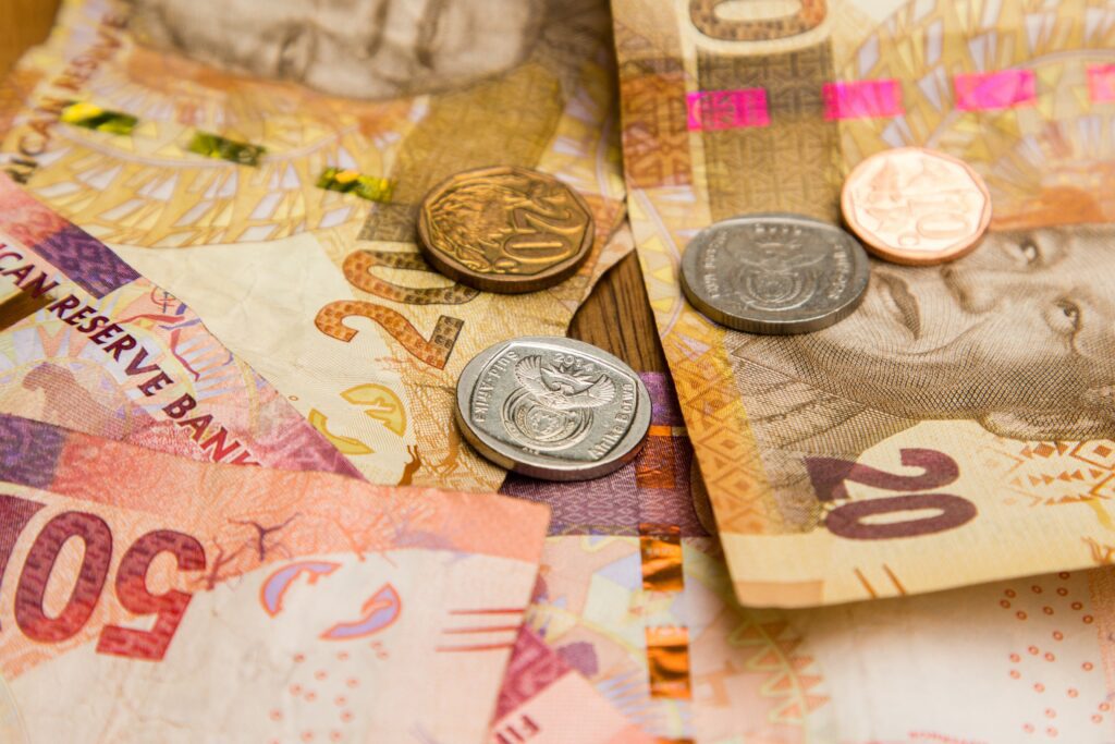 Câmara aprova reajuste de 9% para servidores em 2025, com impacto de R$ 17,9 bilhões