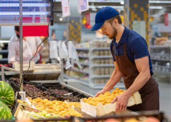 Supermercados defendem contrato de trabalho por hora