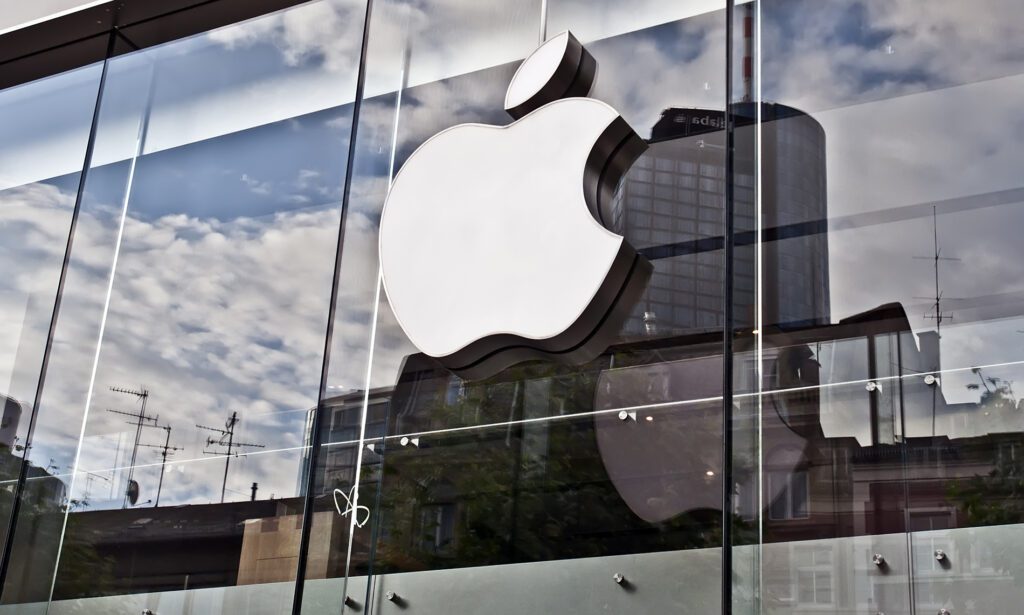 Apple fará evento em março que pode apresentar iPhone 17e, novo iPad e MacBook de 'baixo custo'