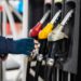 Gasolina fica 5,6% mais barata para distribuidoras e deve impactar inflação
