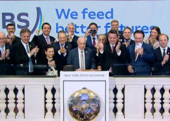 Zé Mineiro toca o sino e marca entrada da JBS na Bolsa de NY