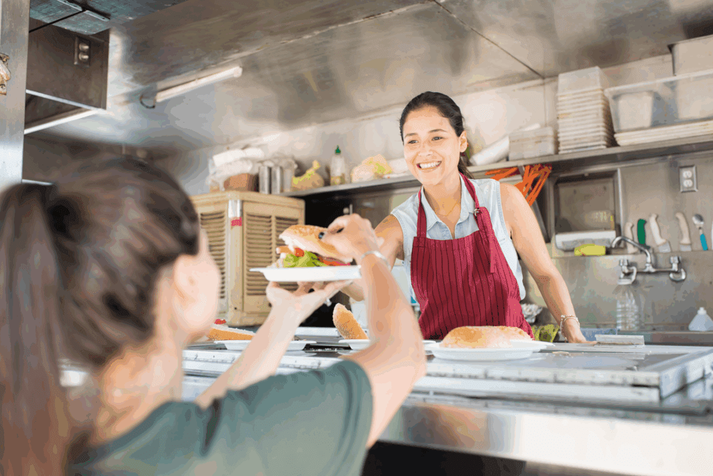 Foodservice cresce 6,7% em maio, mas queda nas transações revela consumidor mais seletivo