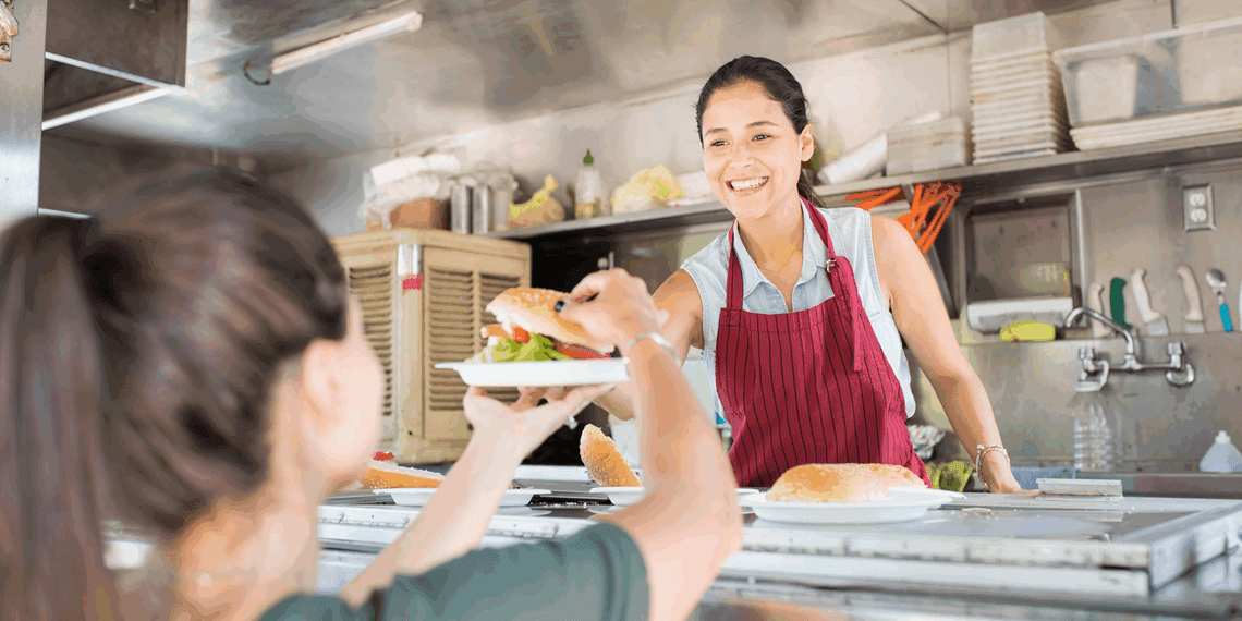 Foodservice cresce 6,7% em maio, mas queda nas transações revela consumidor mais seletivo