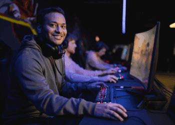 Favela Gaming, com apoio da Petrobras, vai distribuir 5 mil bolsas para jovens das periferias