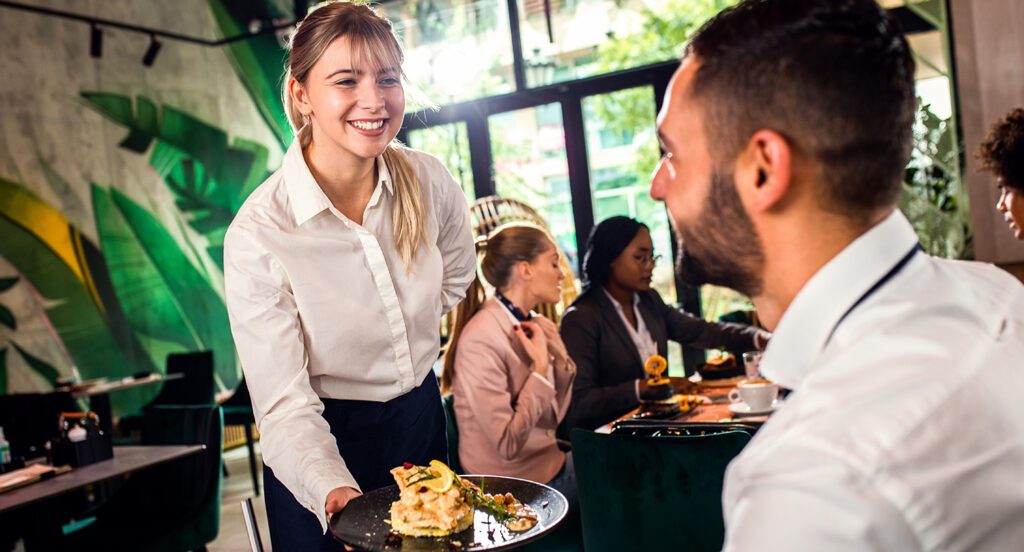 IFB: Foodservice cresce no 1º semestre, mas inflação provoca queda