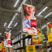 Com 14 telas e cerca de 26 checkouts, Atacadão de Osasco adota modelo massivo de retail media